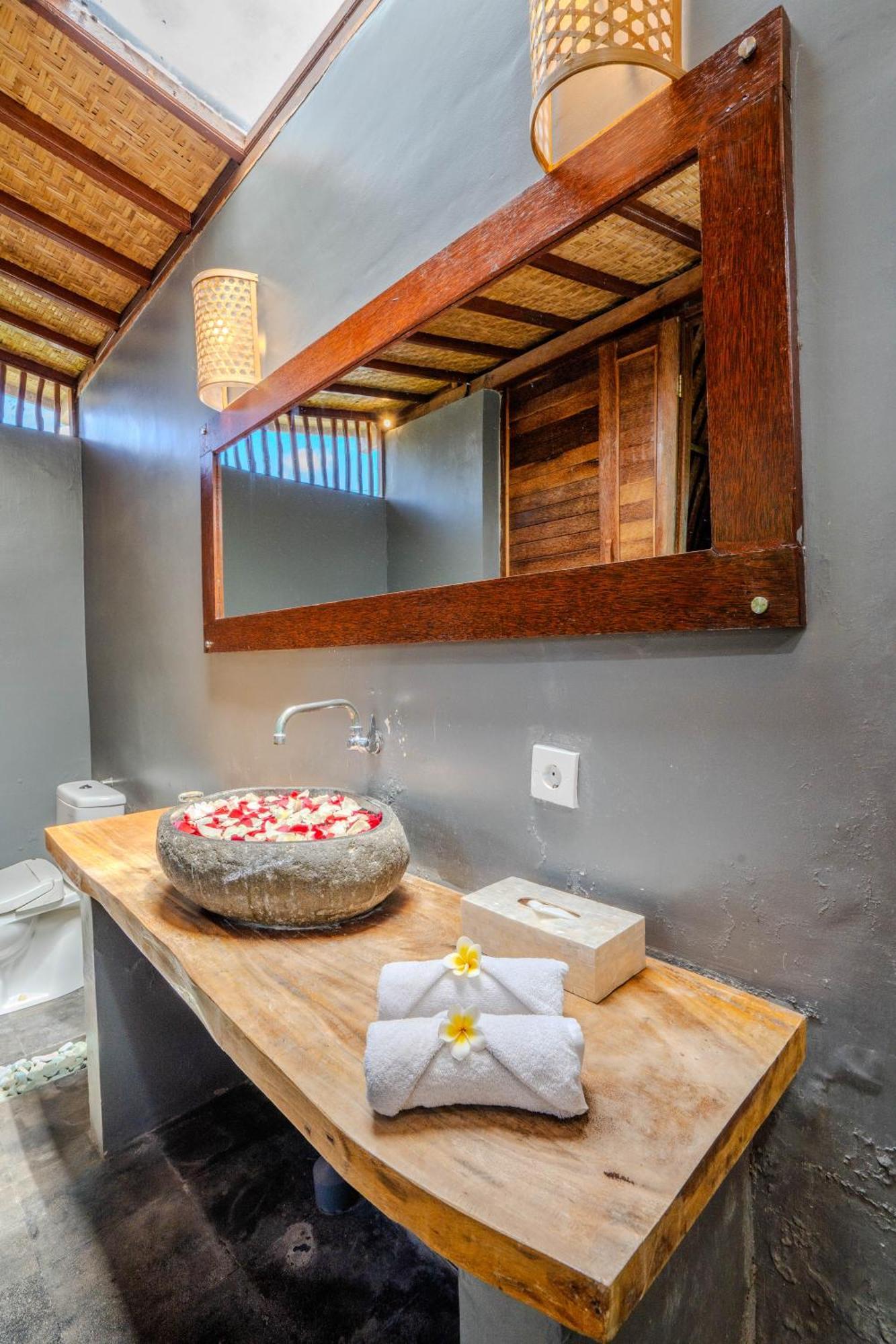 Lumbung Bukit Resort Uluwatu Exterior photo